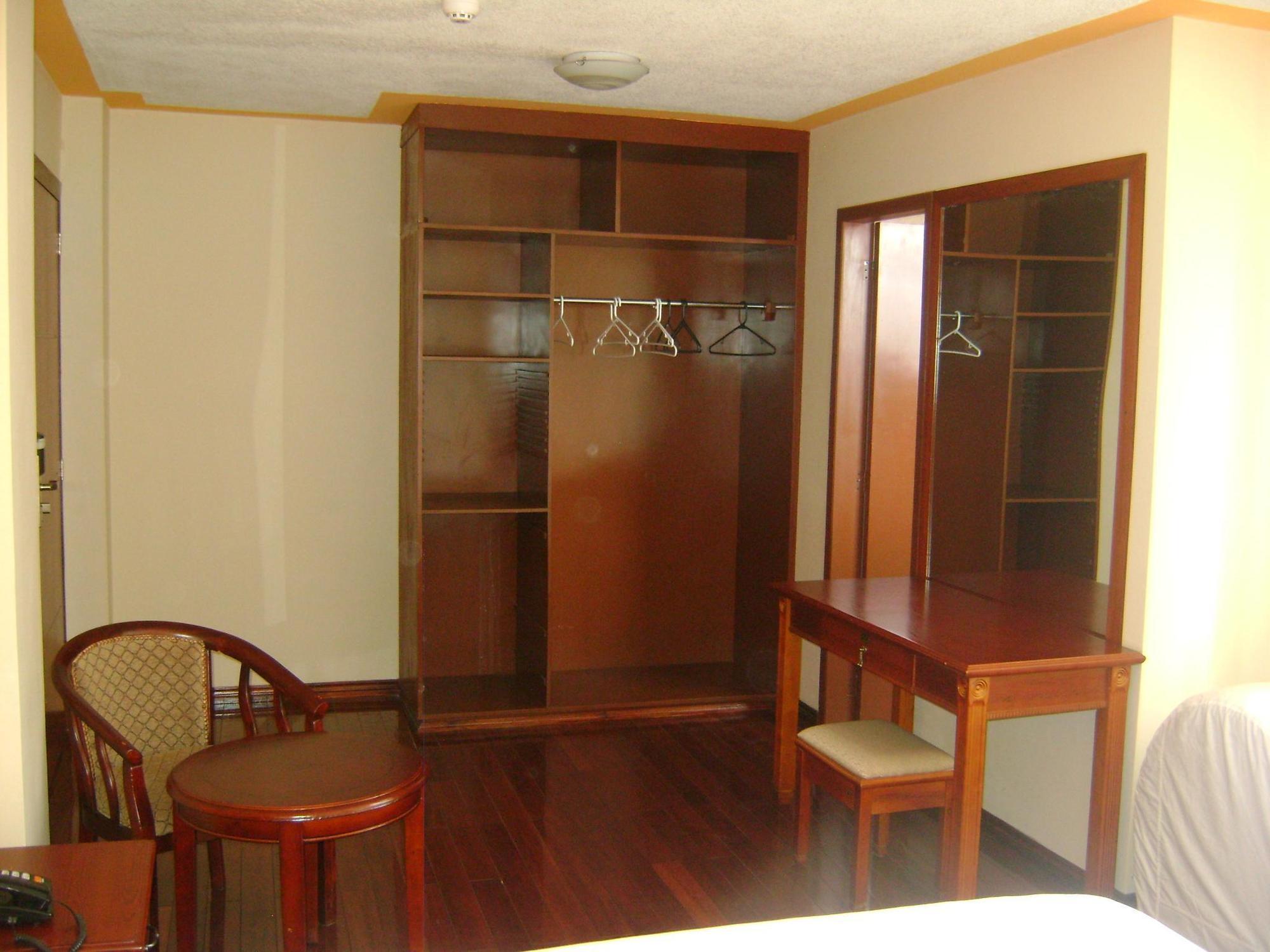 Hotel Lottus Quito Bagian luar foto